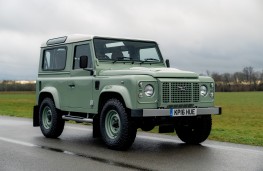 Land Rover Defender Heritage Edition, 2025, front